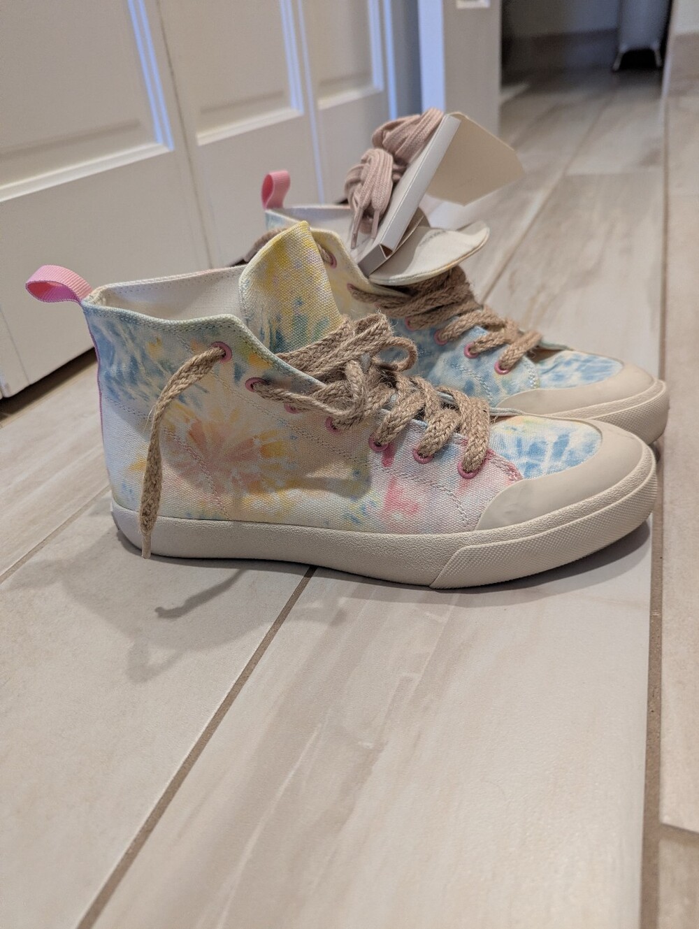 Anthropologie Dolce Vita High Top Tie Dye canvas Sneakers 9 - Picture 11 of 11
